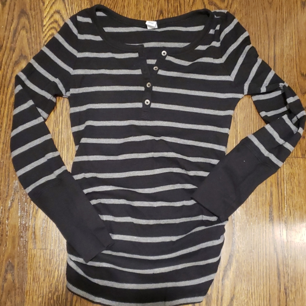 Old navy maternity waffle style long sleeve shirt